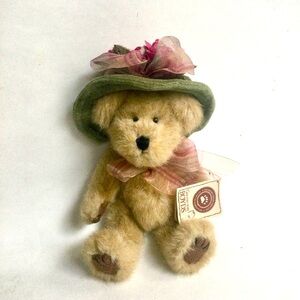 Boyd’s Bear Josie w/Green Velvet Hat 2001